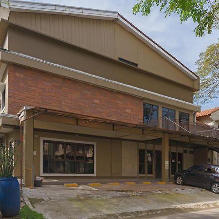 Koolkost Syariah At Taman Simprug Cikarang Hotel Бекаси Екстериор снимка